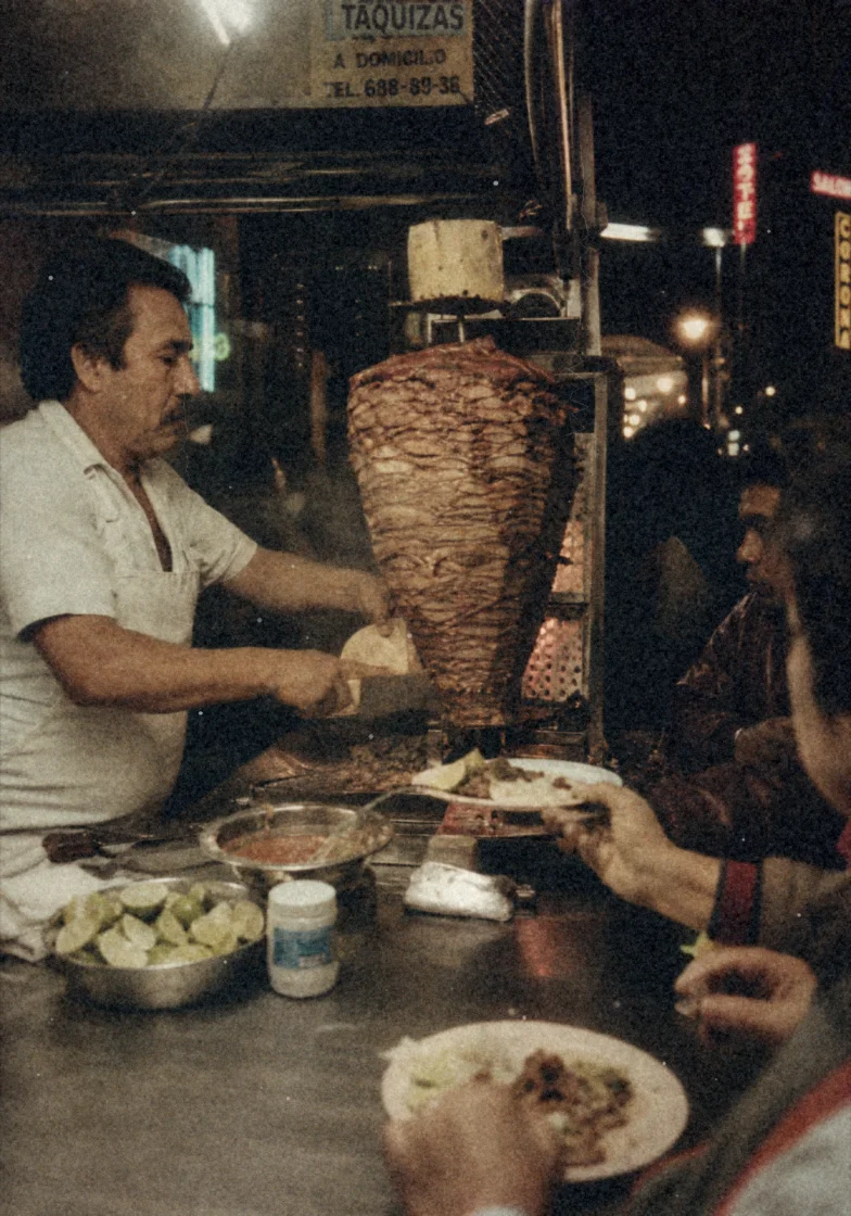Taquero {{ t.t128 }} trompo
